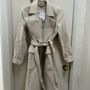 Women's Cream/Off-White Coat